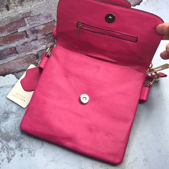🆕Pink Fuchsia Color Crossbody or Shoulder Purse Flap magnetic closure. - Picture 5 of 12